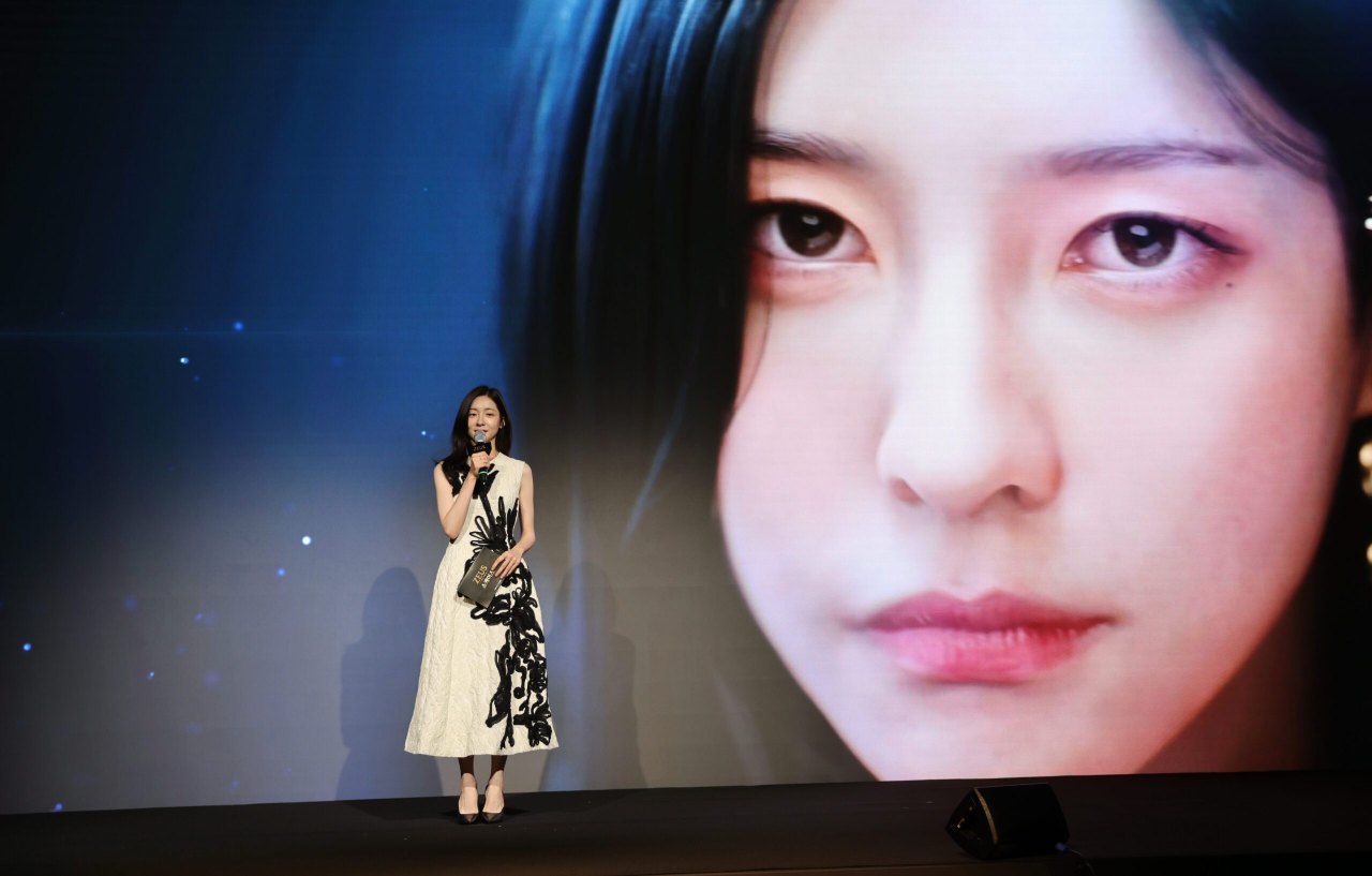 “’제우스’의 세계에서 만나요!” 컴투스 ‘제우스: 오만의 신’ 쇼케이스 찾은 배우 박지현