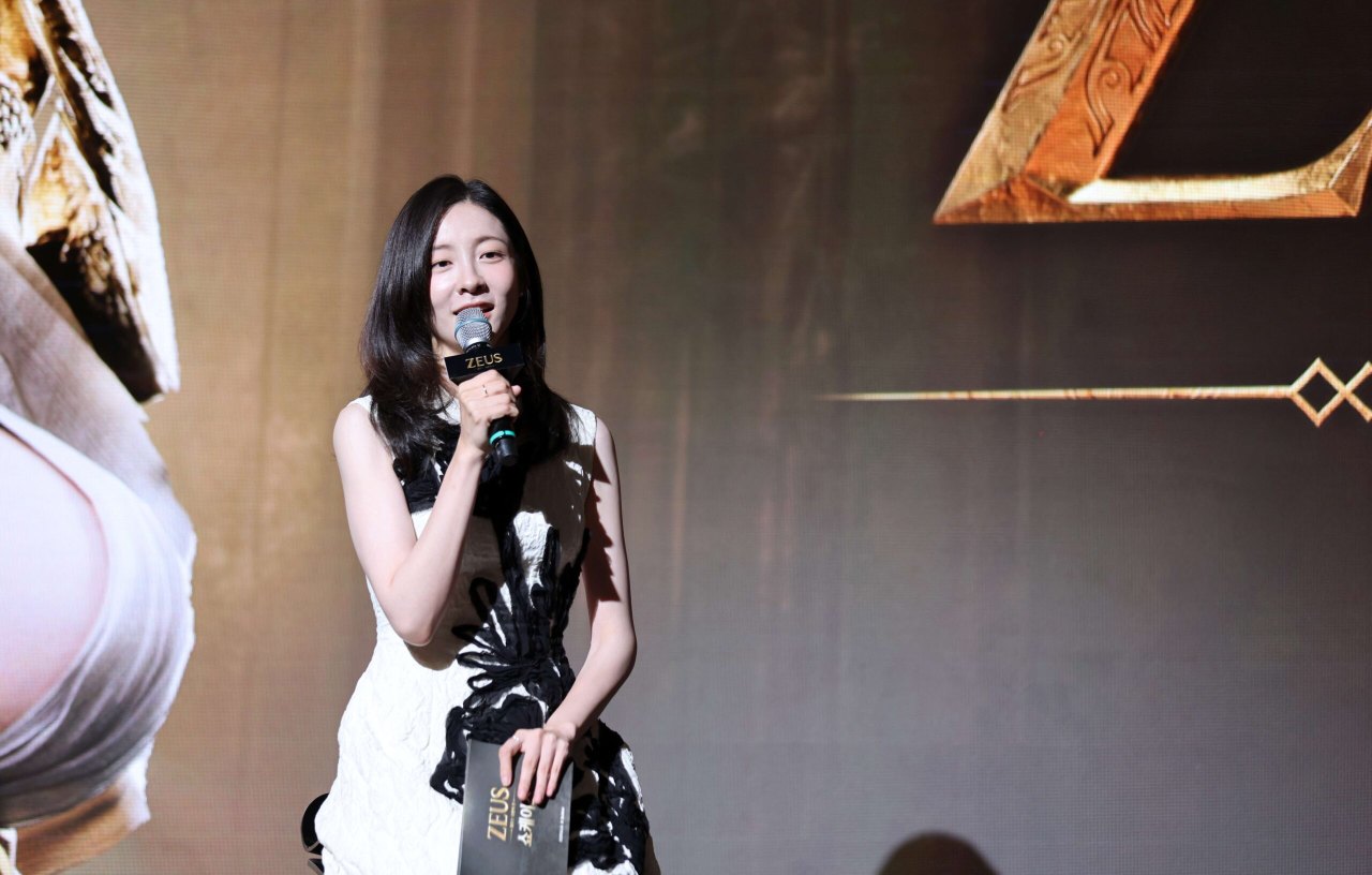 “’제우스’의 세계에서 만나요!” 컴투스 ‘제우스: 오만의 신’ 쇼케이스 찾은 배우 박지현